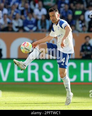 Allemagne. 18th mars 2023. Augsbourg, Allemagne. 18th mars 2023. Firo : 03/18/2023, football, 1st ligue, 1st Bundesliga, Saison 2022/2023, 25th jour de match FC Augsburg - FC Schalke 04 1: 1, Maya Yoshida, FC Schalke 04, S04, Schalke, Single action, Credit: dpa/Alamy Live News Credit: dpa Picture Alliance/Alamy Live News Banque D'Images