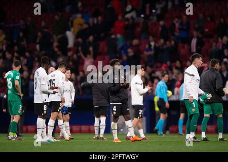 Madrid, Espagne. 18th mars 2023. 18T mars 2023 ; Stade Civitas Metropolitano, Madrid, Espagne, Espagnol la Liga football, Atlético de Madrid contre Valencia Futbol Club ; les joueurs de Valence saluent les fans 900/Cordin Press Credit: CORDIN PRESS/Alamy Live News Banque D'Images