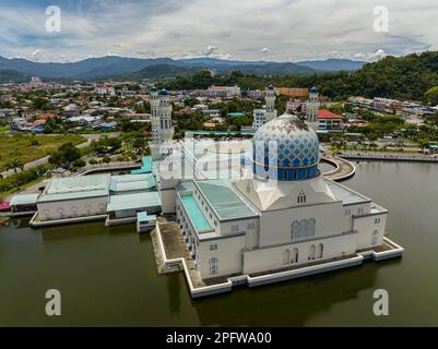 Mosquée Bandaraya Kota Kinabalu à Likas Kota Kinabalu, Sabah, Bornéo. Banque D'Images