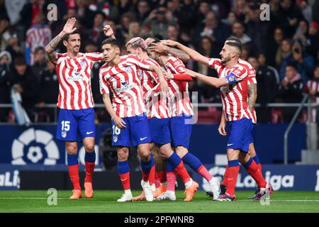 Madrid, Espagne. 18th mars 2023. Les joueurs de l'Atletico de Madrid célèbrent un but lors d'un match de football espagnol de la Liga entre l'Atletico de Madrid et Valencia CF à Madrid, Espagne, sur 18 mars 2023. Credit: Gustavo Valiente/Xinhua/Alamy Live News Banque D'Images