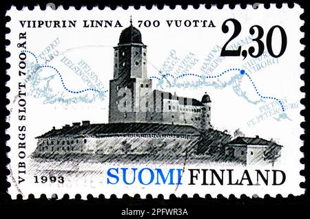 MOSCOU, RUSSIE - 17 FÉVRIER 2023 : le timbre-poste imprimé en Finlande montre 700 ans de château de Vyborg, vers 1993 Banque D'Images