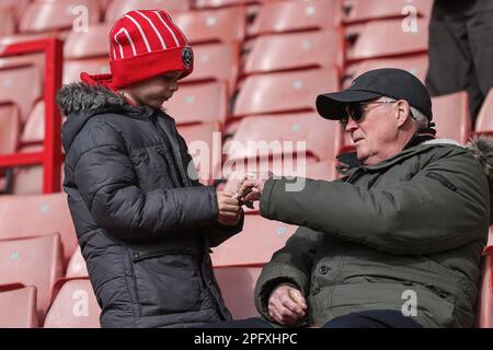 Sheffield, Royaume-Uni. 19th mars 2023. Les fans de Sheffield United arrivent devant les Emirates FA Cup Quarter-finals Sheffield United contre Blackburn Rovers à Bramall Lane, Sheffield, Royaume-Uni, 19th mars 2023 (photo de Mark Cosgrove/News Images) à Sheffield, Royaume-Uni, le 3/19/2023. (Photo de Mark Cosgrove/News Images/Sipa USA) crédit: SIPA USA/Alay Live News Banque D'Images