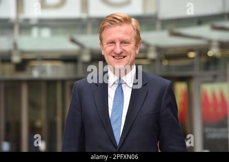 Londres, Angleterre, Royaume-Uni. 19th mars 2023. OLIVER DOWDEN, chancelier du duché de Lancaster et secrétaire d'État au Cabinet Office, vu à l'extérieur des studios de la BBC après avoir comparu le jour avec Laura Kuenssberg (Credit image: © Thomas Krych/ZUMA Press Wire) USAGE ÉDITORIAL SEULEMENT! Non destiné À un usage commercial ! Crédit : ZUMA Press, Inc./Alay Live News Banque D'Images