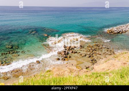 Vue aérienne de la plage dans la ville de Pizzo Calabro, Italie Banque D'Images