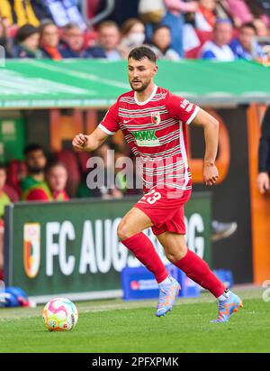 Maximilian Bauer, FCA 23 dans le match FC AUGSBURG - FC SCHALKE 04 1-1 1.Ligue allemande de football le 18 mars 2023 à Augsburg, Allemagne. Saison 2022/2023, match day 24, 1.Bundesliga, 24.Spieltag © Peter Schatz / Alay Live News - la RÉGLEMENTATION DFL INTERDIT TOUTE UTILISATION DE PHOTOGRAPHIES comme SÉQUENCES D'IMAGES et/ou QUASI-VIDÉO - Banque D'Images