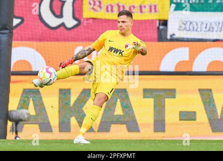 Rafal GIKIEWICZ, gardien de but FCA 1 dans le match FC AUGSBURG - FC SCHALKE 04 1-1 1.Ligue allemande de football le 18 mars 2023 à Augsbourg, Allemagne. Saison 2022/2023, match day 24, 1.Bundesliga, 24.Spieltag © Peter Schatz / Alay Live News - la RÉGLEMENTATION DFL INTERDIT TOUTE UTILISATION DE PHOTOGRAPHIES comme SÉQUENCES D'IMAGES et/ou QUASI-VIDÉO - Banque D'Images