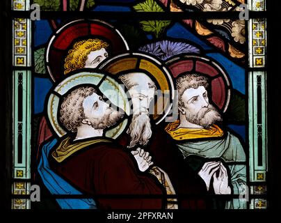 Disciples, détail fenêtre est, St. Luke's Church, Duston, Northamptonshire, Angleterre, Royaume-Uni Banque D'Images