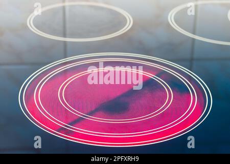 Plaque chauffante en céramique rouge chaude de cuisinière électrique Banque D'Images