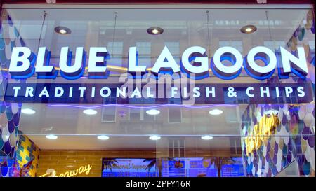 enseigne de la boutique de poissons et de jetons blue lagoon traditionnelle Banque D'Images