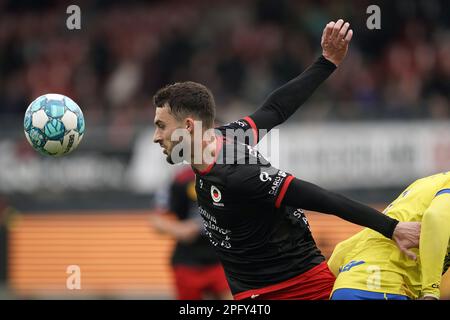 ROTTERDAM - (lr) Nikolas Agrafiotis de sbv Excelsior, Calvin Mac-Intosch de SC Cambuur lors du match de première ligue néerlandais entre sbv Excelsior et SC Cambuur au stade Van Donge & de Roo sur 19 mars 2023 à Rotterdam, pays-Bas. ANP ROY LAZET Banque D'Images