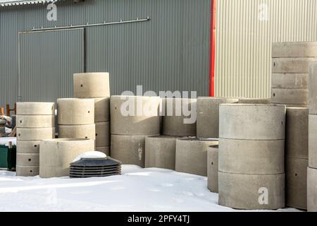 anneaux de construction en béton armé sur le site Banque D'Images