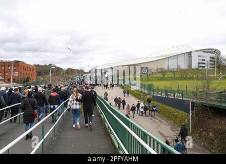 Brighton et Hove, Royaume-Uni. 19th mars 2023. Vue générale des fans qui marchent jusqu'au sol pour le match de la coupe FA au stade AMEX, Brighton et Hove. Crédit photo à lire: Kieran Cleeves/Sportimage crédit: Sportimage/Alay Live News Banque D'Images