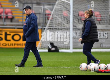 Dean Pickering (Oldham kit man) lors du match de la Vanarama National League entre Dagenham et Redbridge et Oldham Athletic au London Borough of Barking et Dagenham Stadium, Londres, le samedi 18th mars 2023. (Photo : Eddie Garvey | ACTUALITÉS MI) Credit : ACTUALITÉS MI et sport /Actualités Alay Live Banque D'Images