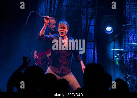 18 mars 2023: Matt Osman bassiste et Brett Anderson chanteur principal du Royaume-Uni alternative rock groupe Suede live à la Royal Philharmonic Hall , Liverpool Royaume-Uni (Credit image: © Andy Von PIP/ZUMA Press Wire) USAGE ÉDITORIAL SEULEMENT! Non destiné À un usage commercial ! Banque D'Images