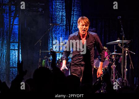 18 mars 2023: Brett Anderson chanteur principal du Royaume-Uni alternative rock groupe Suede live à Royal Philharmonic Hall , Liverpool UK (Credit image: © Andy Von PIP/ZUMA Press Wire) USAGE ÉDITORIAL SEULEMENT! Non destiné À un usage commercial ! Banque D'Images