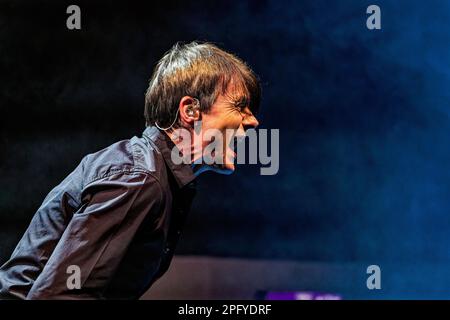 18 mars 2023: Brett Anderson chanteur principal du Royaume-Uni alternative rock groupe Suede live à Royal Philharmonic Hall , Liverpool UK (Credit image: © Andy Von PIP/ZUMA Press Wire) USAGE ÉDITORIAL SEULEMENT! Non destiné À un usage commercial ! Banque D'Images