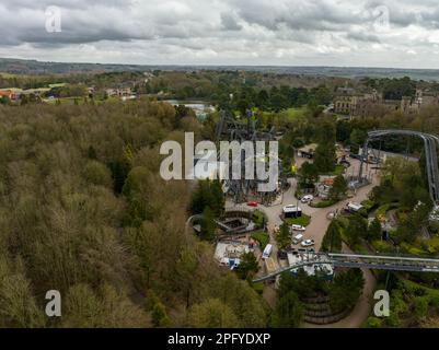 Photos de montagnes russes en cours de tests pré-saison testé Aerial Drone from the Sky à Alton Towers Banque D'Images