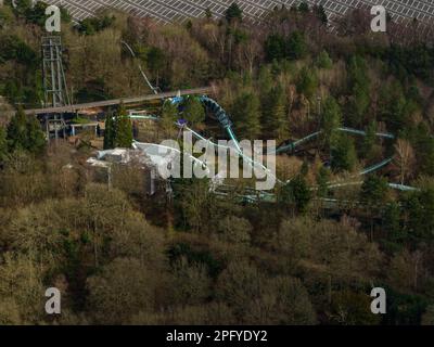 Photos de montagnes russes en cours de tests pré-saison testé Aerial Drone from the Sky à Alton Towers Banque D'Images