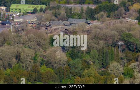 Photos de montagnes russes en cours de tests pré-saison testé Aerial Drone from the Sky à Alton Towers Banque D'Images