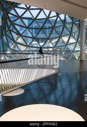 Francfort-sur-le-main, Allemagne - 29 janvier 2023: Le MyZeil est un centre commercial moderne avec un design intérieur très intéressant dans le centre de Francfort-sur-le-Mai Banque D'Images