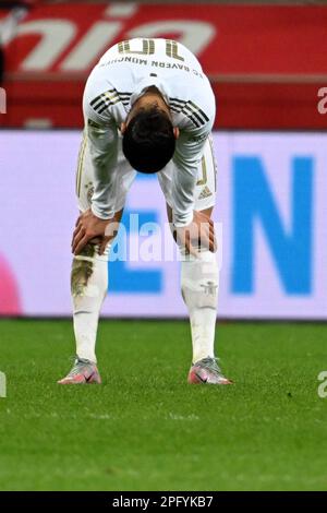 19 mars 2023, Rhénanie-du-Nord-Westphalie, Leverkusen: Football: Bundesliga, Bayer Leverkusen - Bayern Munich, Matchday 25, BayArena. Leroy Sane du Bayern réagit après la défaite. Photo: Federico Gambarini/dpa - NOTE IMPORTANTE: Conformément aux exigences du DFL Deutsche Fußball Liga et du DFB Deutscher Fußball-Bund, il est interdit d'utiliser ou d'utiliser des photos prises dans le stade et/ou du match sous forme de séquences d'images et/ou de séries de photos de type vidéo. Banque D'Images