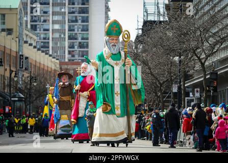 Montréal, Québec, Canada. 19th mars 2023. Le 2023 rue de Montréal Patrick's Day Parade a lieu sur la rue Saint-Catherine. (Credit image: © Serkan Senturk/ZUMA Press Wire) USAGE ÉDITORIAL SEULEMENT! Non destiné À un usage commercial ! Crédit : ZUMA Press, Inc./Alay Live News Banque D'Images