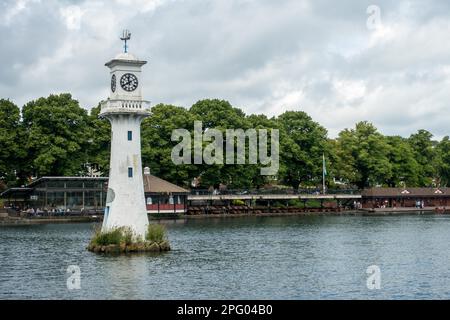 Phare dans Roath Park commémorant le capitaine Scotts malheureux voyage vers l'Antartique Banque D'Images