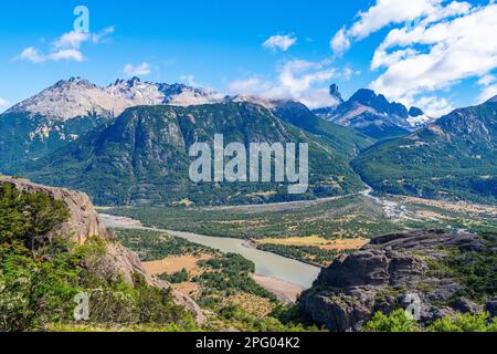 Vallée du Rio Ibanez et montagnes dans le Parc National Cerro Castillo, Carretera Austral, Aysen, Patagonie, Chili Banque D'Images