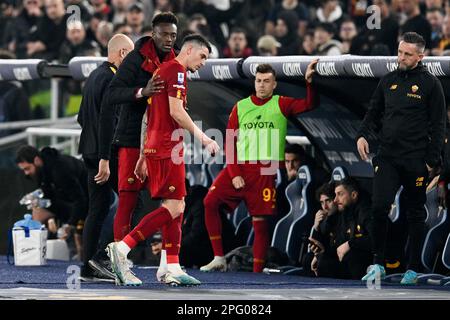 Roger Ibanez d'AS Roma quitte le terrain après l'expulsion pendant le match de football, Stadio Olimpico, Lazio v Roma, 19 mars 2023 (photo d'AllShotLive/Sipa USA) Credit: SIPA USA/Alay Live News Banque D'Images