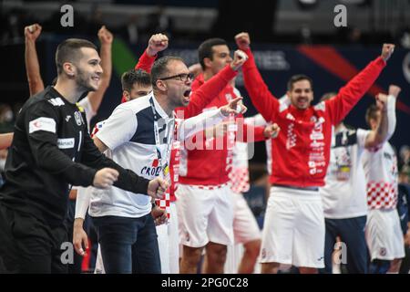 L'entraîneur-chef croate Hrvoje Horvat célèbre la victoire contre l'Islande. EHF Euro 2022. Tour principal : Banque D'Images