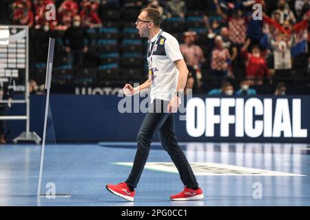 L'entraîneur-chef croate Hrvoje Horvat célèbre la victoire contre l'Islande. EHF Euro 2022. Tour principal : Banque D'Images