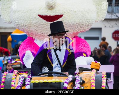 Loriol sur Drome, France - 19 mars 2023 : 'tête des Bouviers'. Fête du berger dans le sud de la France à Loriol sur Drome. Corso France. Banque D'Images