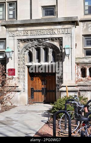 Chicago, Illinois, États-Unis. Une entrée à Charles Hitchcock Hall sur le campus de l'Université de Chicago. Banque D'Images