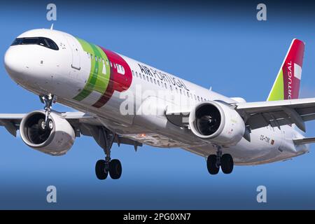 TAPEZ A321neo atterrissage à Toronto Pearson yyz Banque D'Images