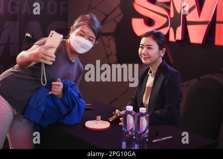 Singapour, Singapour. 18th mars 2023. Ai Fukuhara tennis de table : WTT Japon Directeur général ai Fukuhara fait un talk show et signe des autographes pour ses fans pendant WTT Singapore Smash 2023 à l'OCBC Arena à Singapour, Singapour . Credit: Itaru Chiba/AFLO/Alay Live News Banque D'Images