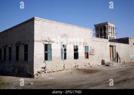 Maison avec tour à vent dans la vieille ville d'Al Jazirah Al Hamra au sud de la ville de Ras Al Khaimah dans les Émirats arabes Unis Banque D'Images