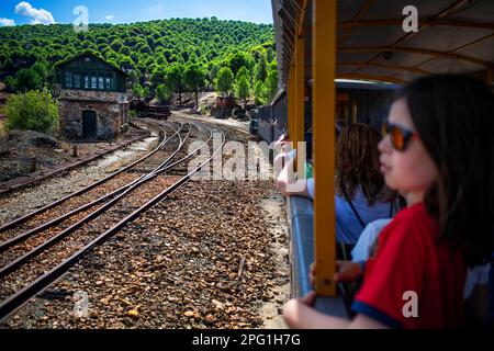 A l'intérieur du train touristique utilisé pour les voyages touristiques dans la zone minière de RioTinto, province de Huelva, Espagne. Le chemin de fer Rio Tinto a été construit en 1875 an Banque D'Images