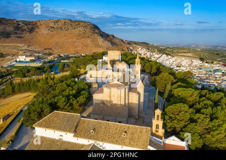 Vue aérienne de la vieille ville d'Esteba dans la province de Séville Andalousie au sud de l'Espagne. Balcón de Andalucía, Convento de Santa Clara, Iglesia de Santa María la Banque D'Images