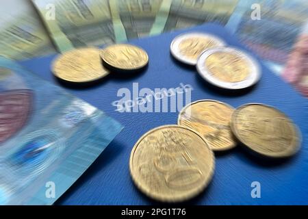 Munich, Allemagne. 20th mars 2023. Livre d'économies de sujet, fonction, économiseur, enregistrer, intérêt, crédit, investissement, dépôt d'épargne, ? Credit: dpa/Alay Live News Banque D'Images