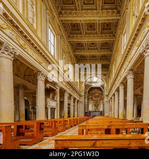 Mantoue, Italie - 27 février 2023 : vue sur l'intérieur de la cathédrale de San Pietro, à Mantoue (Mantoue), Lombardie, Italie du Nord Banque D'Images