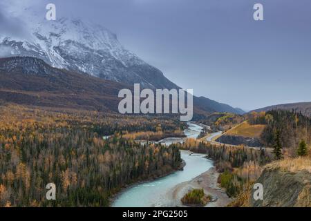 Vue sur la vallée depuis la Glenn Highway en Alaska Banque D'Images