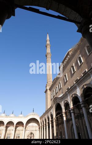 Égypte, le Caire, cour intérieure et mosquée Mohamed Ali, Citadelle du Caire. Banque D'Images