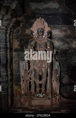 Statue du Seigneur Brahma dans le temple Brahma Jinalaya de Lakkundi. C'est un temple de Mahavira datant du début du 11th siècle dans le quartier de Gadag, à Karnataka, en Inde Banque D'Images