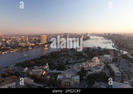 Egypte, Le Caire, le Nil et citysape vu depuis la tour du Caire. Banque D'Images
