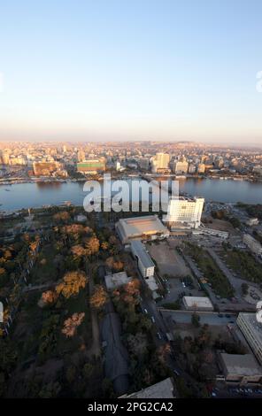 Egypte, Caire, paysage urbain et opéra du Caire vu de la tour du Caire. Banque D'Images