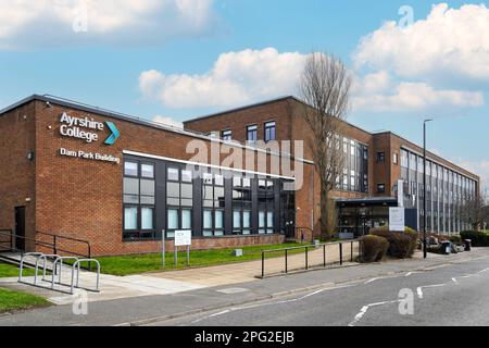 Université de l'ouest de l'Écosse , campus de l'Ayr College, à côté de la rivière Ayr, Ayr, Ayrshire, Écosse, Royaume-Uni Banque D'Images
