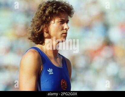 ARCHIVE PHOTO: Marlies GOEHR 65 ans sur 21 mars 2023, Marlies GOEHR, OELSNER, GOHR, GDR, athlète, avant le début de la course féminine de 100 m, course de relais d'action, 4 x 100 m de femmes, aux Championnats du monde d'athlétisme à Rome de 29 août à 6 septembre 1987, ?SVEN SIMON, Princess-Luise-Str.41 Simon#45479 Muelheim/Ruhr#tel.no.no.fax 0208/9413250#account 1428150 C ommerzbank # 36040039:9413260 #e-BLZ#SvenSimon@t-online.de. Banque D'Images