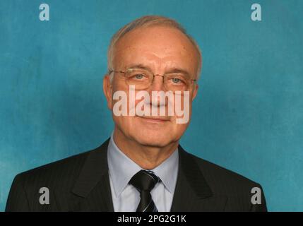 PHOTO D'ARCHIVE: Fritz PLEITGEN aurait été 85 ans sur 21 mars 2023, Fritz PLEITGEN, Allemagne, directeur de la diffusion en Allemagne de l'Ouest WDR, portrait, portrait, format paysage, 01/11/2005. ? Banque D'Images