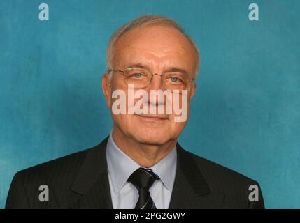 PHOTO D'ARCHIVE: Fritz PLEITGEN aurait été 85 ans sur 21 mars 2023, Fritz PLEITGEN, Allemagne, Directeur de la diffusion en Allemagne de l'Ouest WDR, portrait, portrait, format paysage, 01/11/2005. ? Banque D'Images