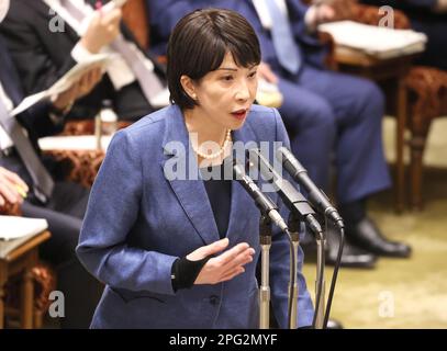 20 mars 2023, Tokyo, Japon - le ministre japonais de la sécurité économique, Sanae Takaichi, répond à une question lors de la session du comité du budget de la Chambre haute, à la Diète nationale, lundi, à Tokyo, 20 mars 2023. (Photo de Yoshio Tsunoda/AFLO) Banque D'Images